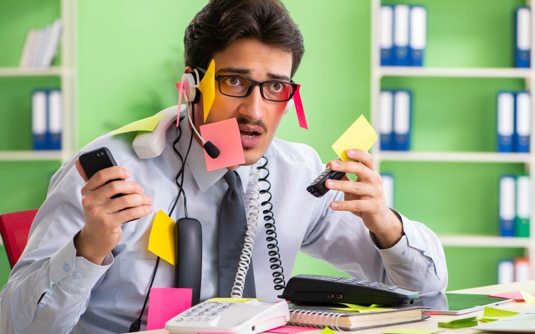 Comment la prise de rendez-vous en ligne évite la saturation de vos équipes